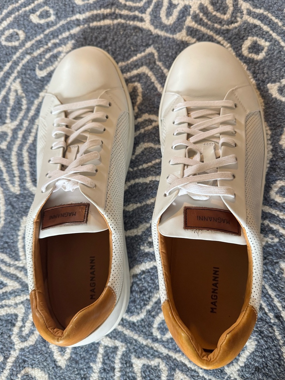 Magnanni perforated White low top Leather Sneakers